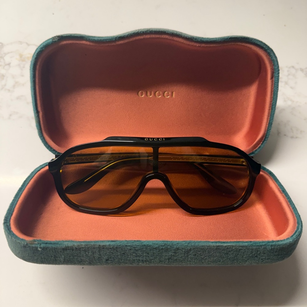 Gucci Unisex Aviator Sunglasses with Black Frame and Brown Lenses